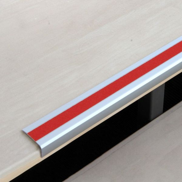 Múčne nohavice protišmykový profil hrany schodov hliník s protišmykovou vrstvou m2, Easy Clean červená 53x800x31mm, ATM3RF3