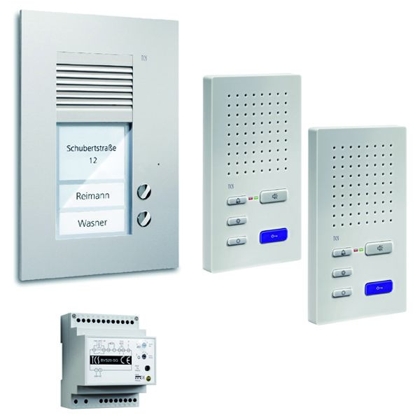 Systém ovládania dverí TCS audio:balenie pre 2 bytové jednotky, s preddverovou stanicou PUK, 2 zvonkové tlačidlá, 2x handsfree reproduktor ISW3130, ovládacie zariadenie BVS20, PSU2220-0000
